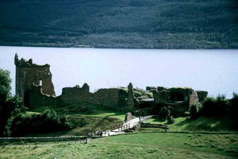 08 - Escocia - lago Ness - castillo de Drumnadrochit